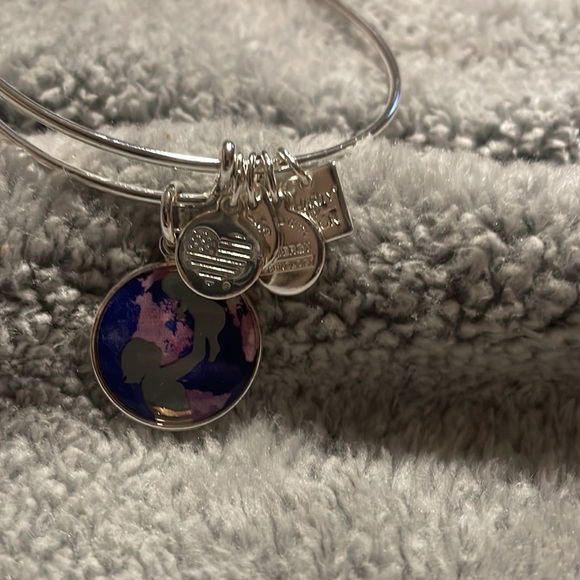 UNICEF Bright Future Alex and Ani Bracelet - Picture 3 of 5